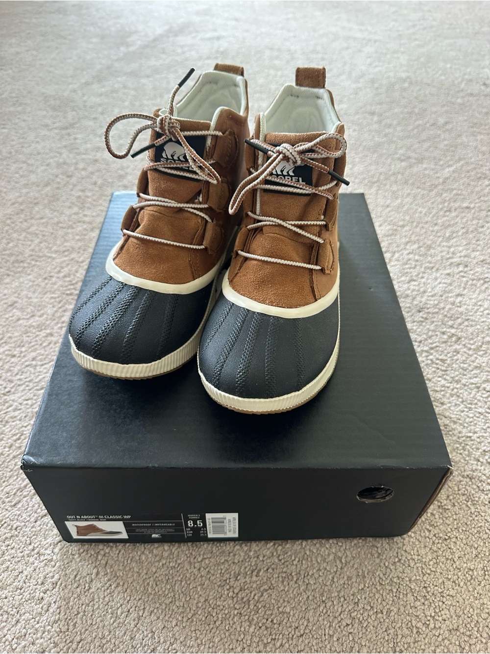Sorel Out N About III Classic short boot- size 8.5 brand new in box